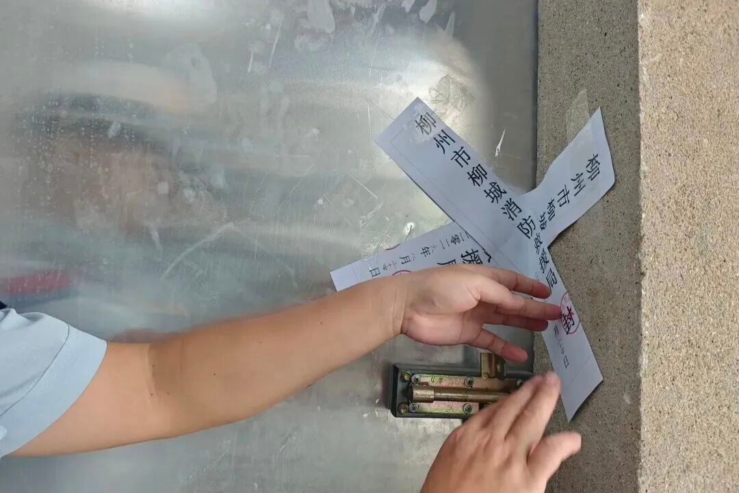 存在消防违法行为,鹿寨一家宾馆被限期整改3.png