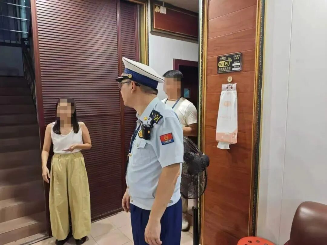 存在消防违法行为,鹿寨一家宾馆被限期整改4.png