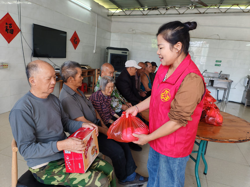 【网络中国节·重阳】平山镇:情暖重阳节  敬老传温情3.jpg