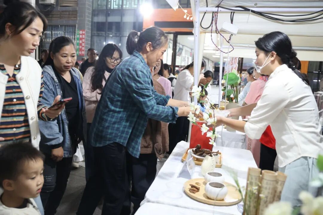 【县中医医院】中医药文化夜市点亮百姓健康生活5.png