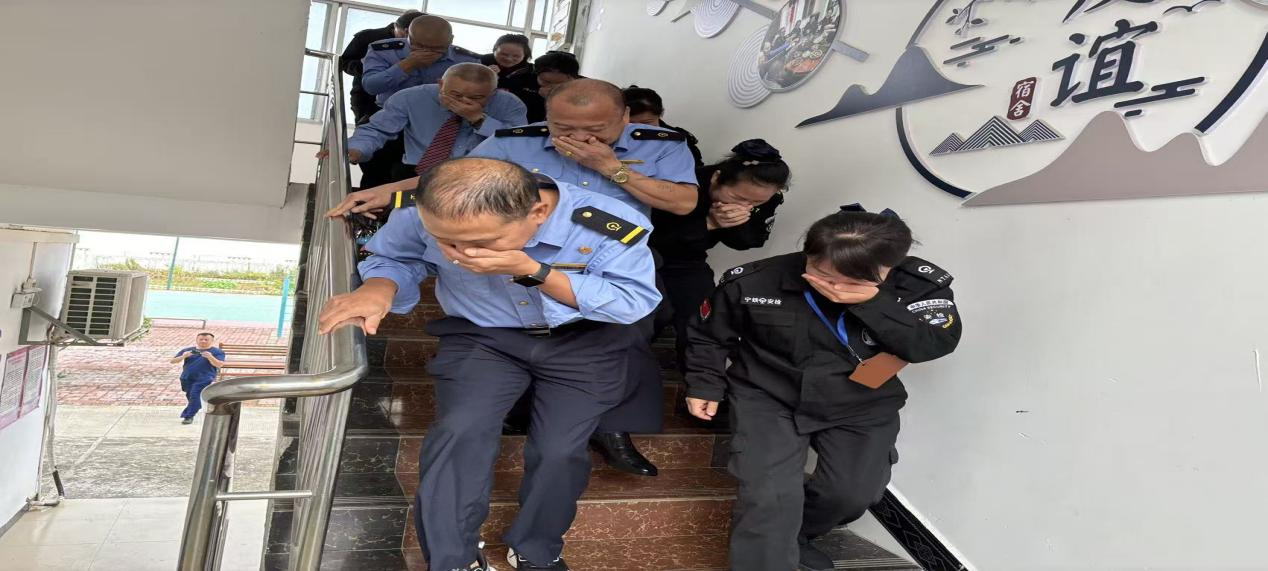 【中渡镇】消防“赶集”送安全 “实战”演练筑防线4.png