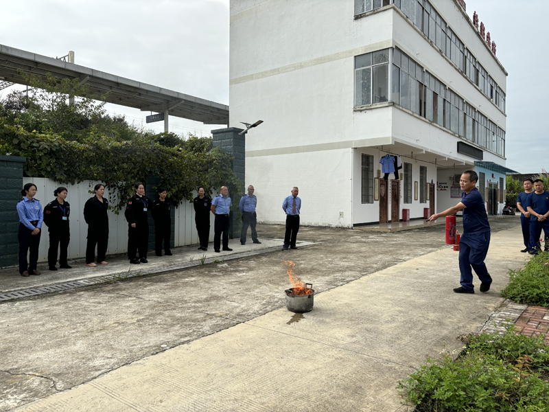 【中渡镇】消防“赶集”送安全 “实战”演练筑防线5.png