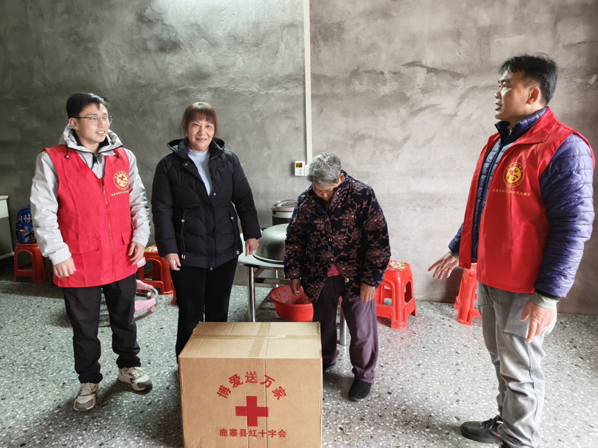 【网络中国节·春节】拉沟乡:开展博爱送温暖活动.png
