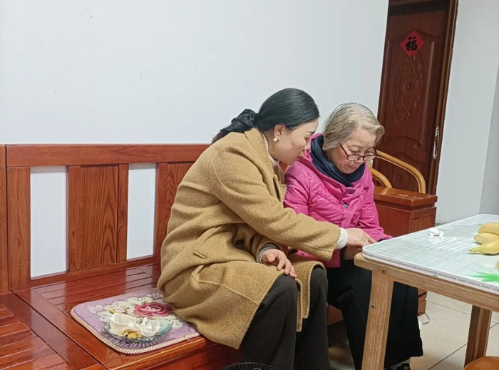 【网络中国节·春节】县妇保院:新春送暖 共叙温情.jpg