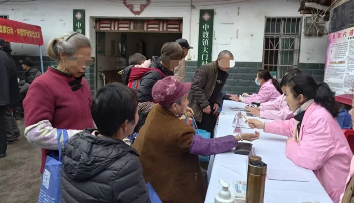 【网络中国节·春节】县妇保院:开展“暖冬鹿寨,志愿同行”义诊系列活动1.jpg