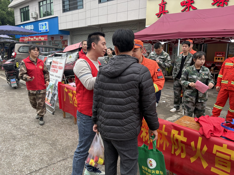 【新时代 新雷锋】森林防火进社区 志愿服务护安全3.png