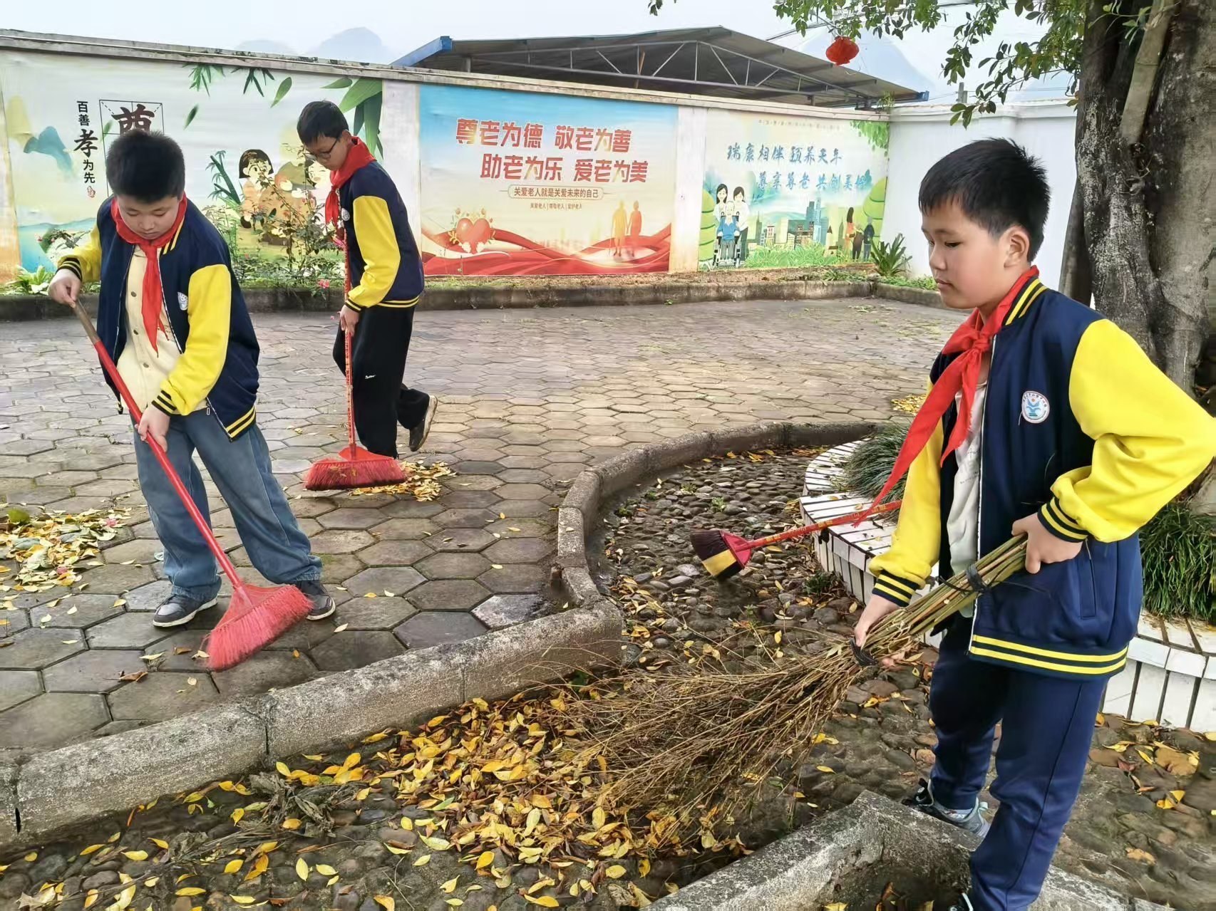 【新时代 新雷锋】弘扬雷锋精神 传递敬老温情3.jpg