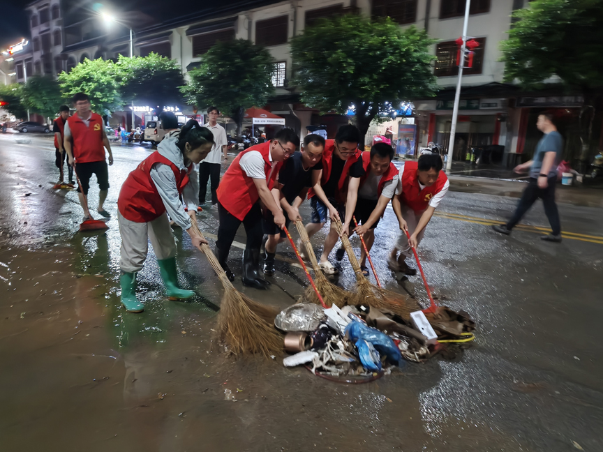 【防汛季】中渡镇:硬核防汛守一线,抢险护民不停歇10.jpg