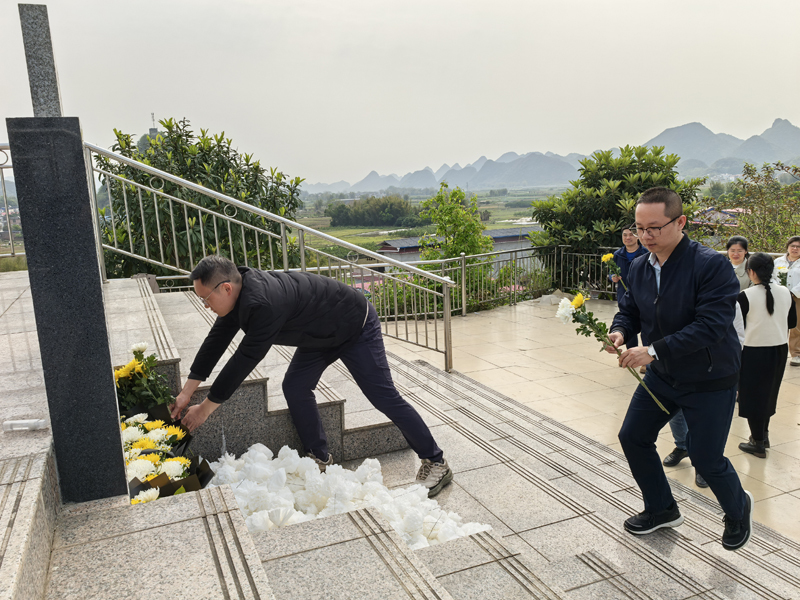 【网络中国节·清明】平山镇:缅怀革命先烈 传承红色基因4.jpg
