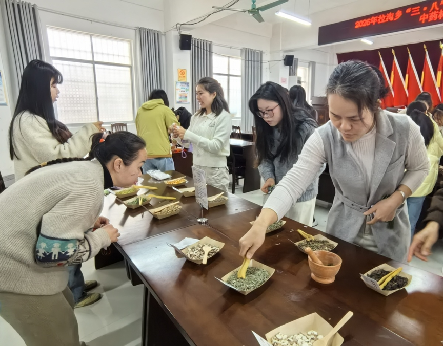 【拉沟乡】巧手制香囊 巾帼药飘香1.png