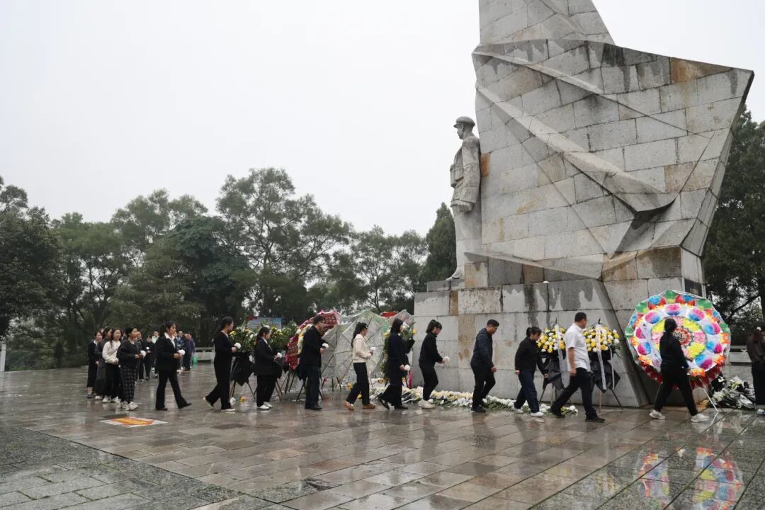 【网络中国节·清明】县中医医院:缅怀革命先烈 赓续红色血脉2.jpg