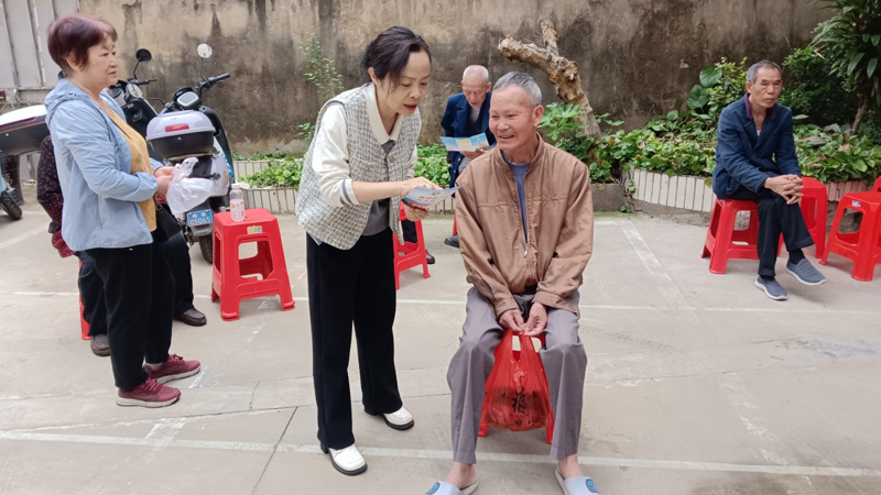 【志愿服务·鹿寨镇】多元宣传筑防线 健康体检惠民生2.png