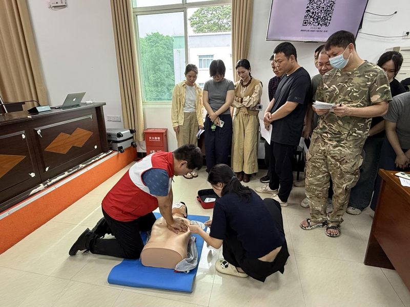 开展应急救护持证培训暨健康义诊活动2.png