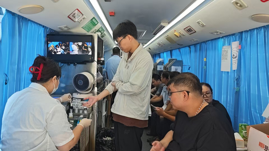 【新时代  新雷锋】鹿寨县组织开展无偿献血活动3.jpg