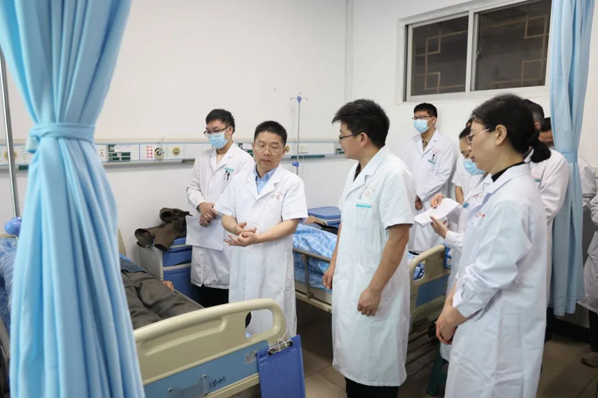 开展“名中医八桂行”活动 提升中医药服务水平3.jpg