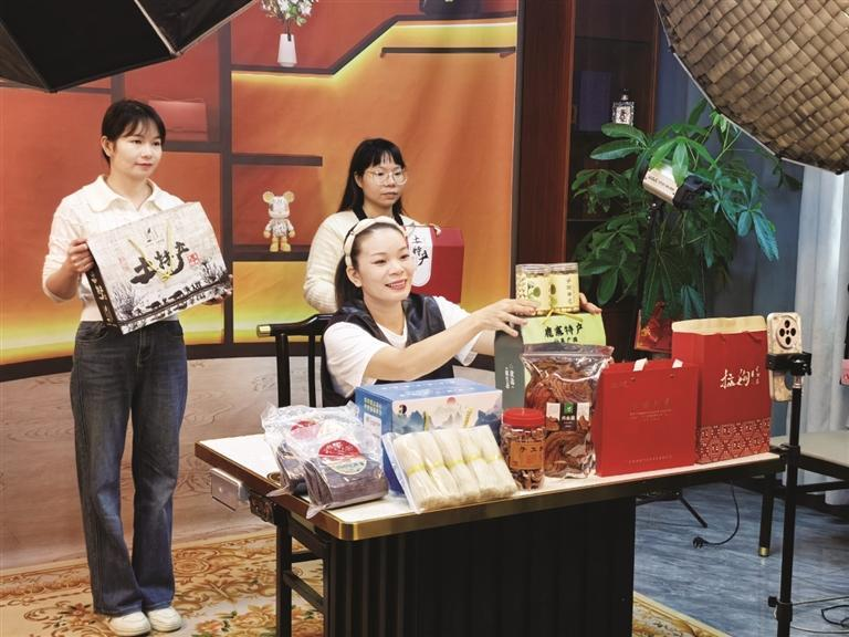 凝聚“她力量” 共建新乡村2.png