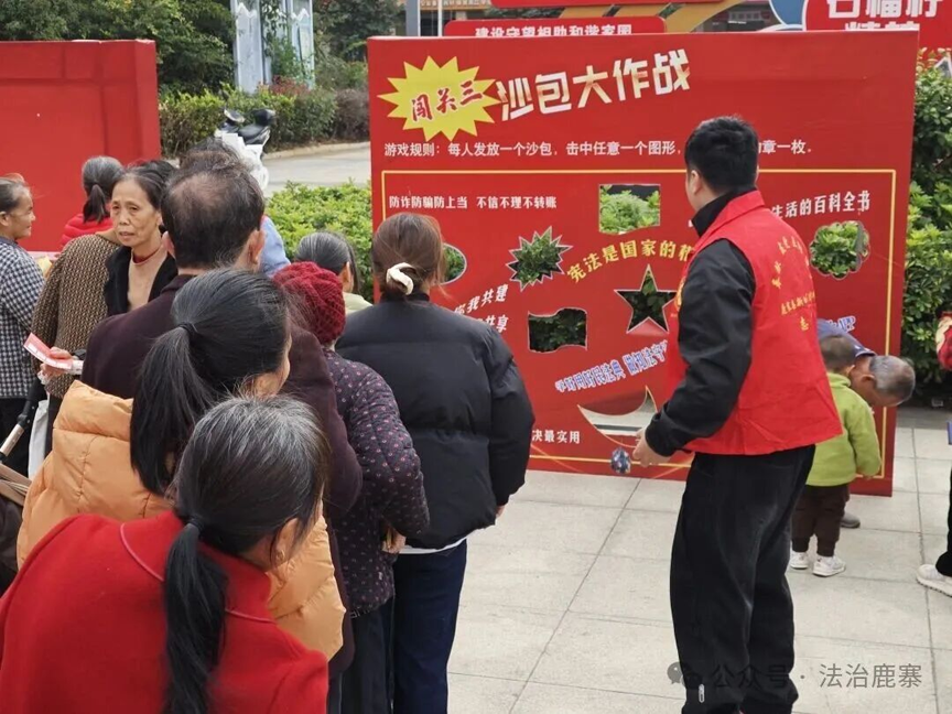 鹿寨县:多形式掀起宪法宣传热潮 让宪法精神深入人心8.png