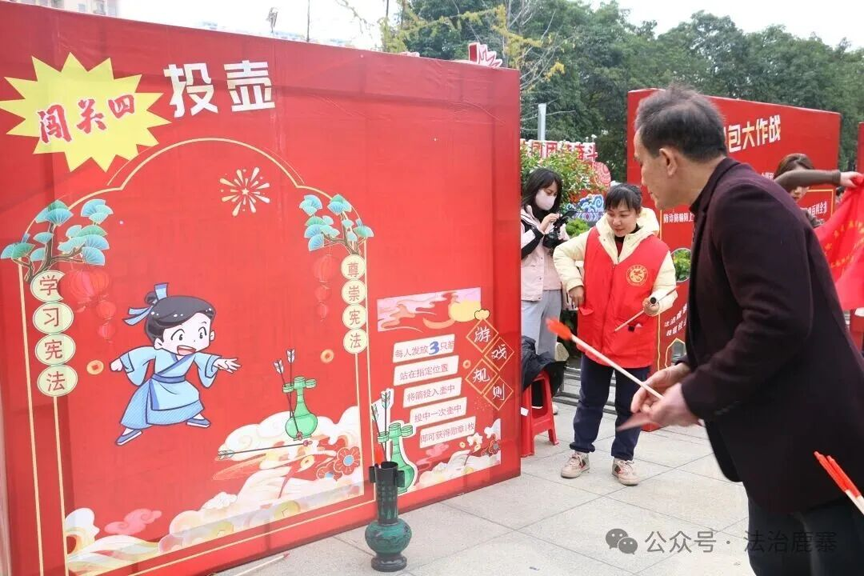 鹿寨县:多形式掀起宪法宣传热潮 让宪法精神深入人心9.png