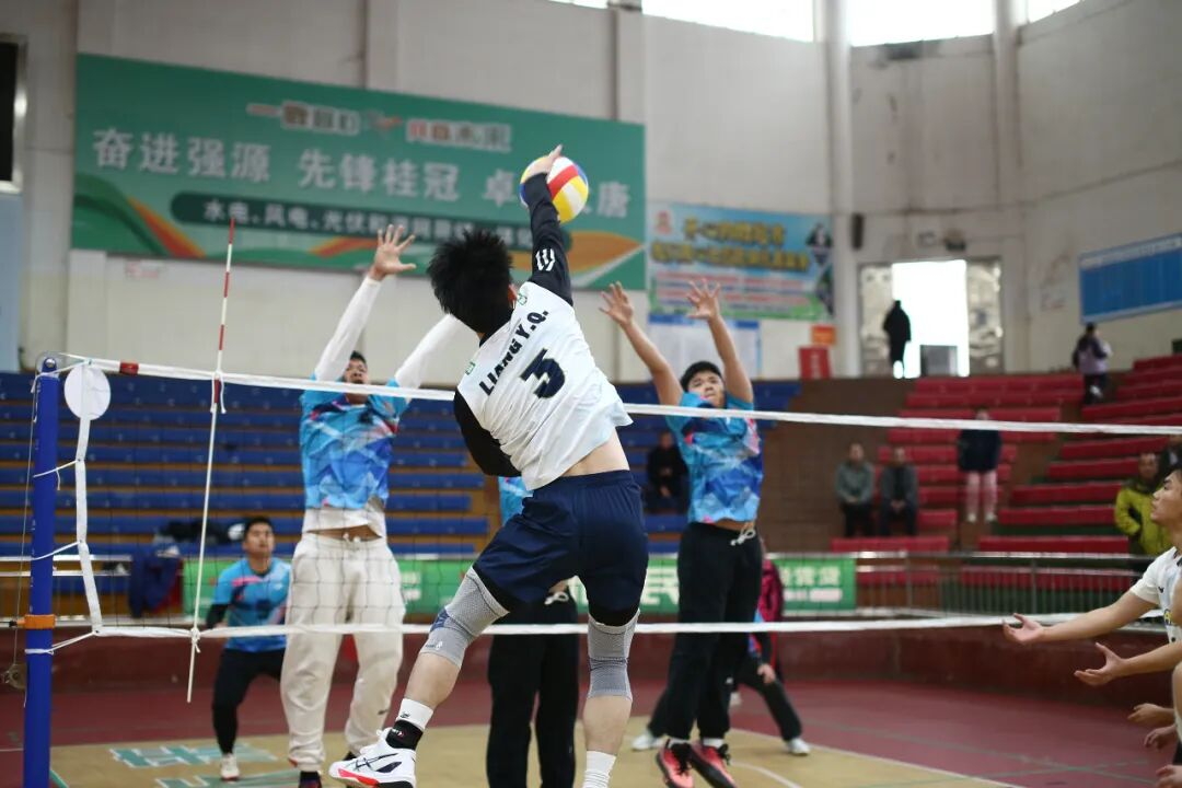 气排球邀请赛在鹿寨县城北体育馆开幕!4.png