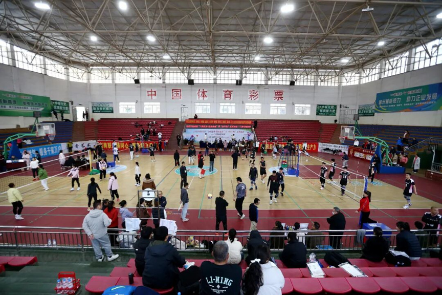 气排球邀请赛在鹿寨县城北体育馆开幕!9.png