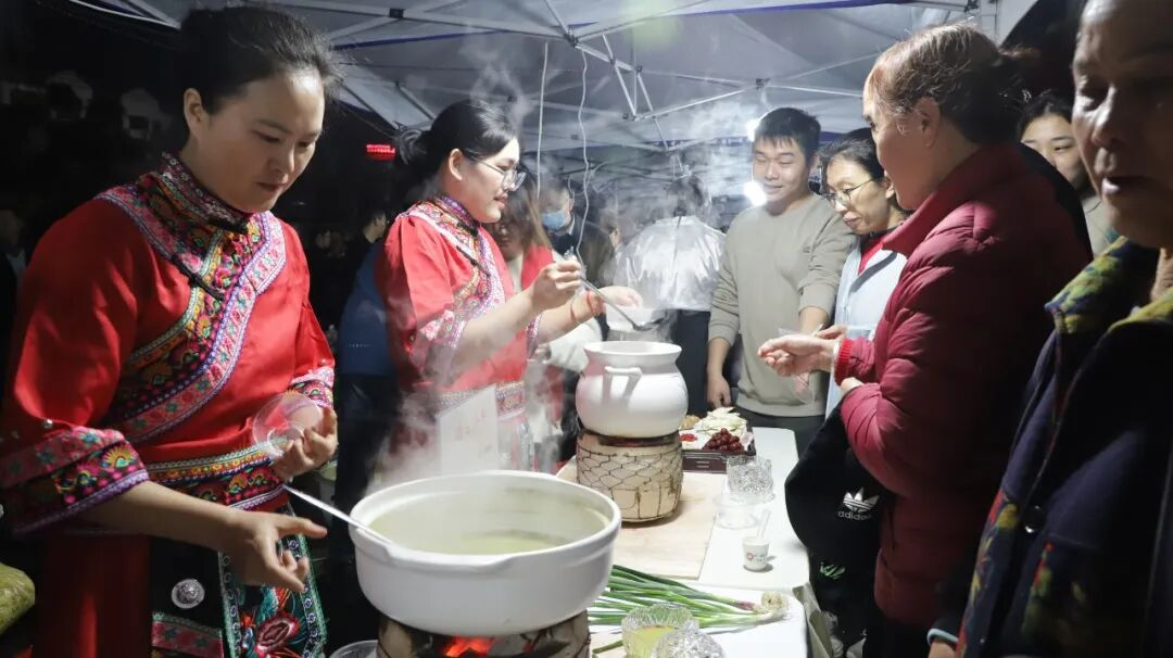 为市民带来沉浸式、多元化健康体验!鹿寨这个“夜市”超热闹!4.png