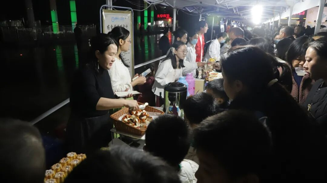 为市民带来沉浸式、多元化健康体验!鹿寨这个“夜市”超热闹!7.png