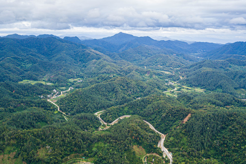 实干担当 为民造福——习近平总书记引领全党树立和践行正确政绩观9.png
