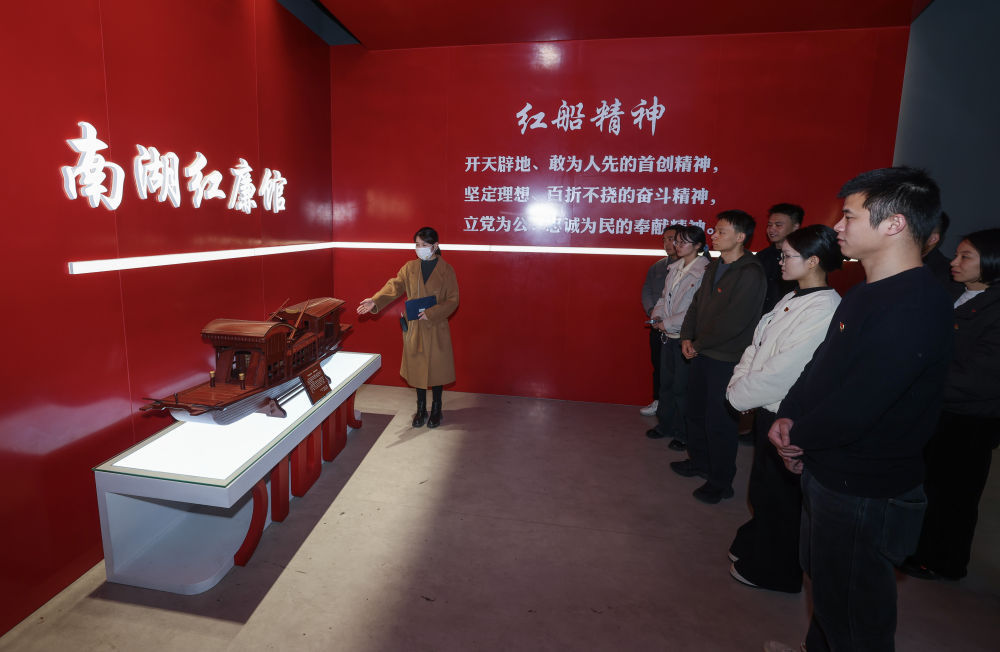 实干担当 为民造福——习近平总书记引领全党树立和践行正确政绩观14.png