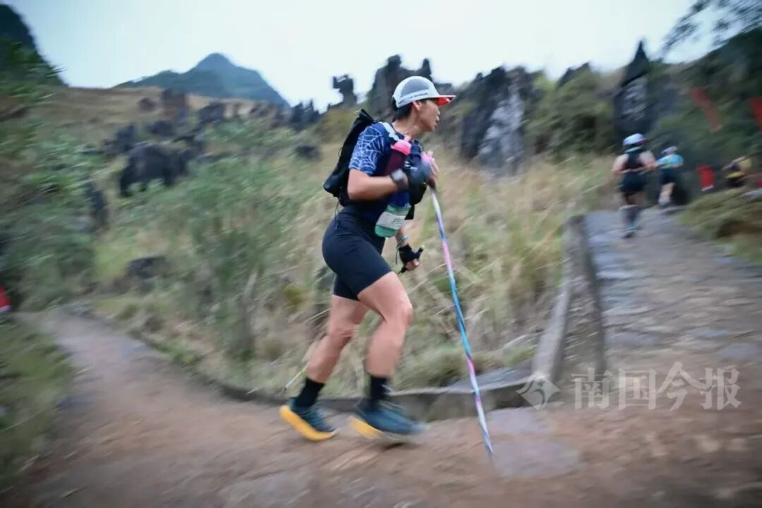 【媒体聚焦】“女飞人”韦永丽领跑!柳州这个古镇最美赛道,邀你明年也来跑!7.png
