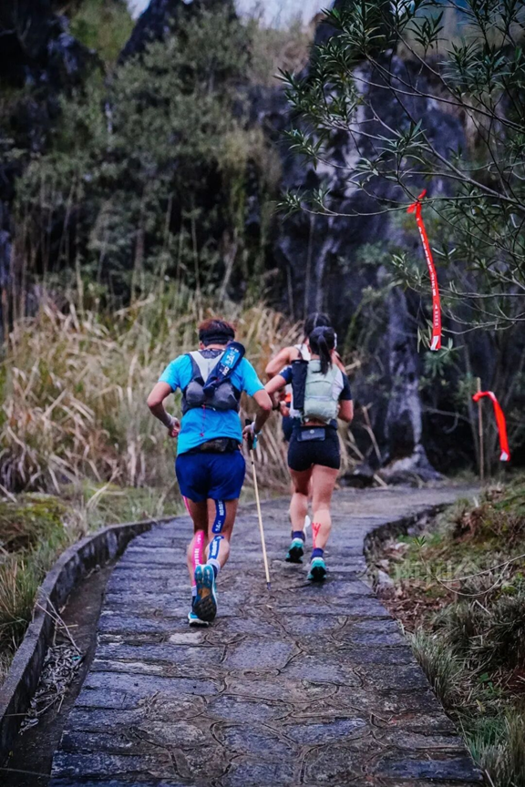 【媒体聚焦】“女飞人”韦永丽领跑!柳州这个古镇最美赛道,邀你明年也来跑!11.png