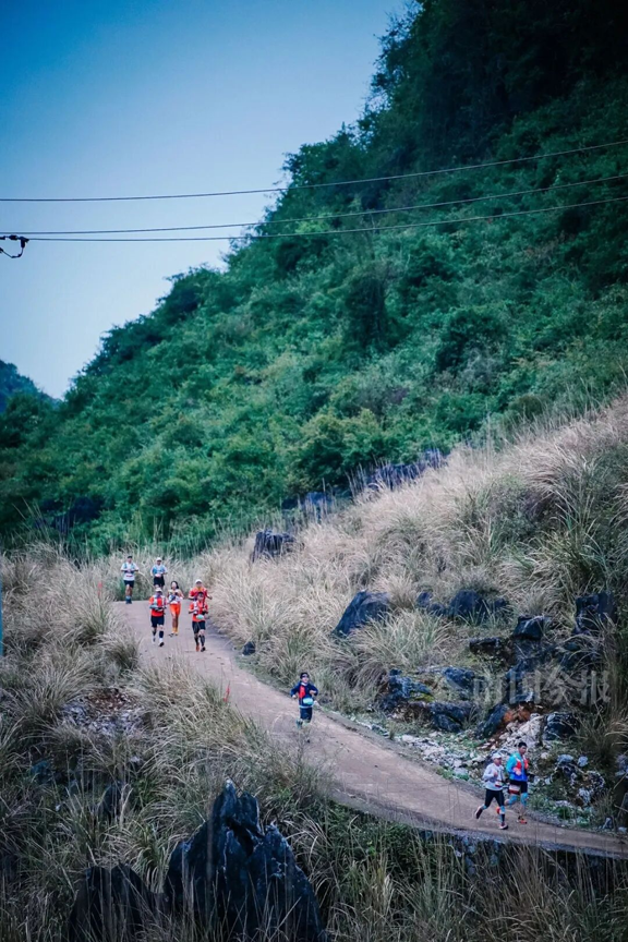 【媒体聚焦】“女飞人”韦永丽领跑!柳州这个古镇最美赛道,邀你明年也来跑!12.png
