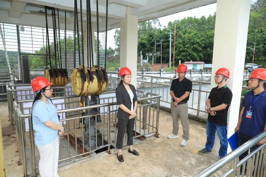 覃宝花开展水库防汛备汛检查、巡河工作和震后隐患排查1.png