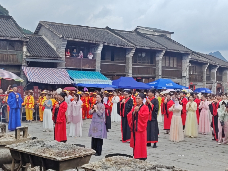 【游在鹿寨】震撼!中渡这场“篈袍”仪式将带您穿越千年祈福1.png