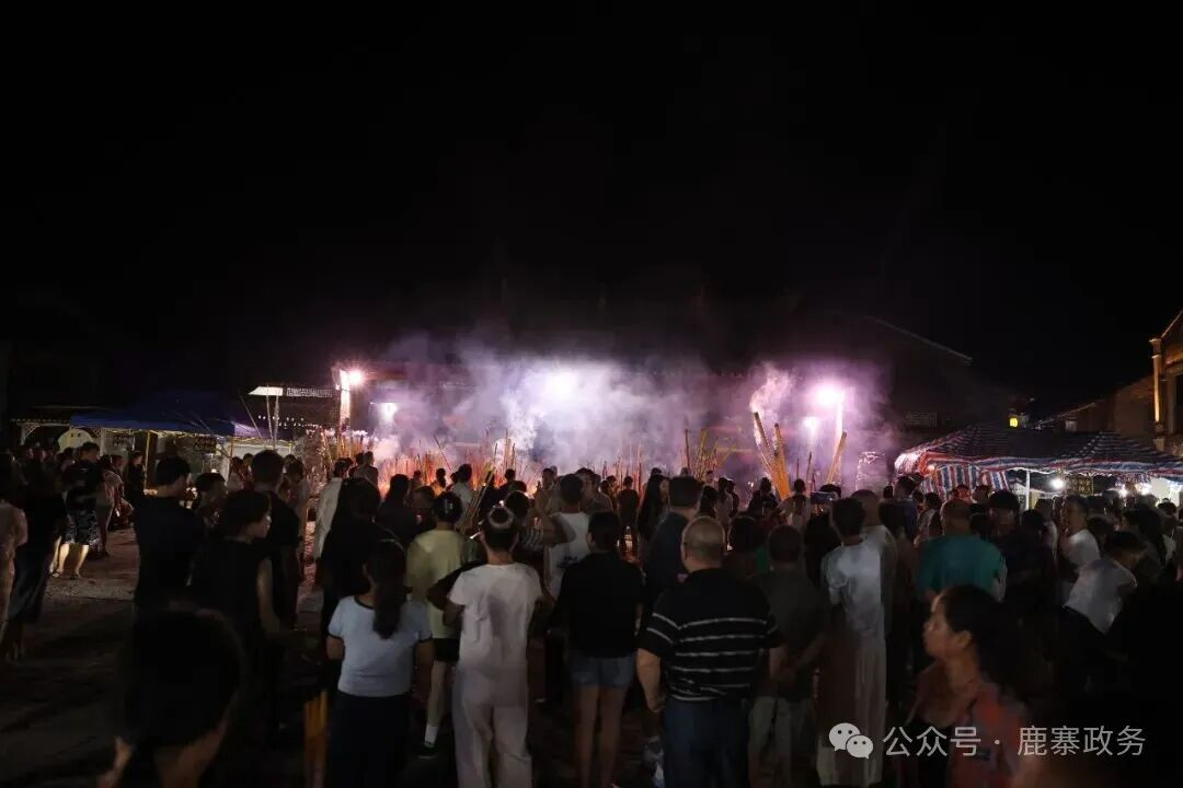 【游在鹿寨】守护民俗大盛会 绘就古镇平安“警”1.png