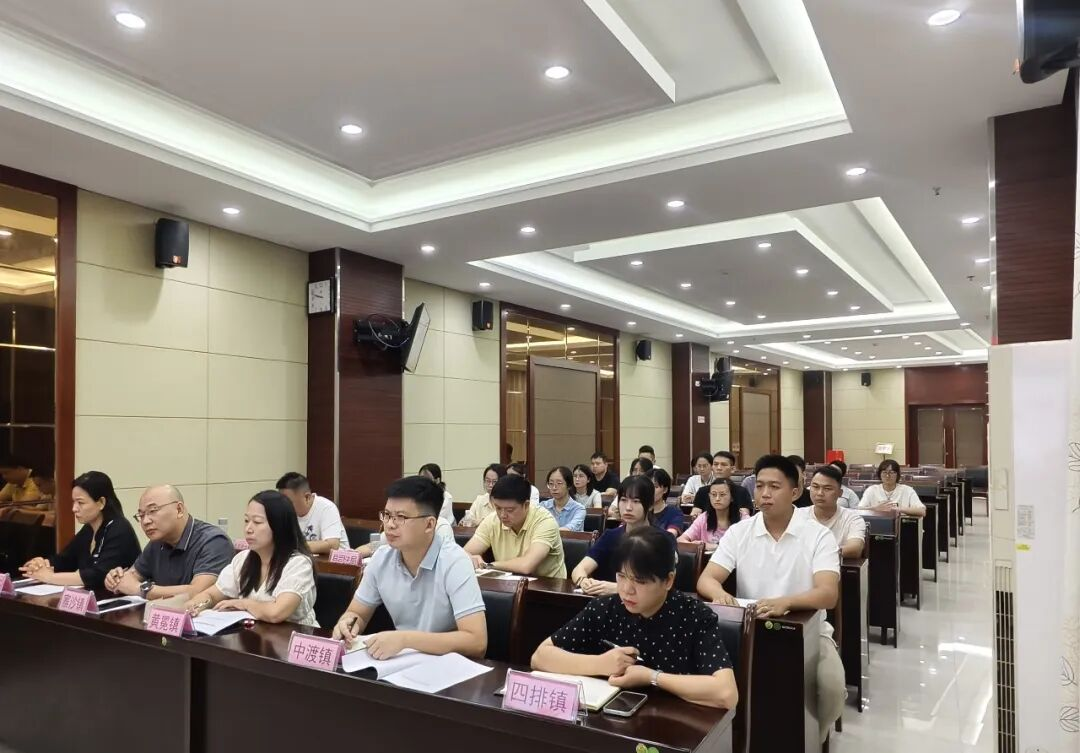 鹿寨县组织召开2026年度新录用公务员报到见面会2.png
