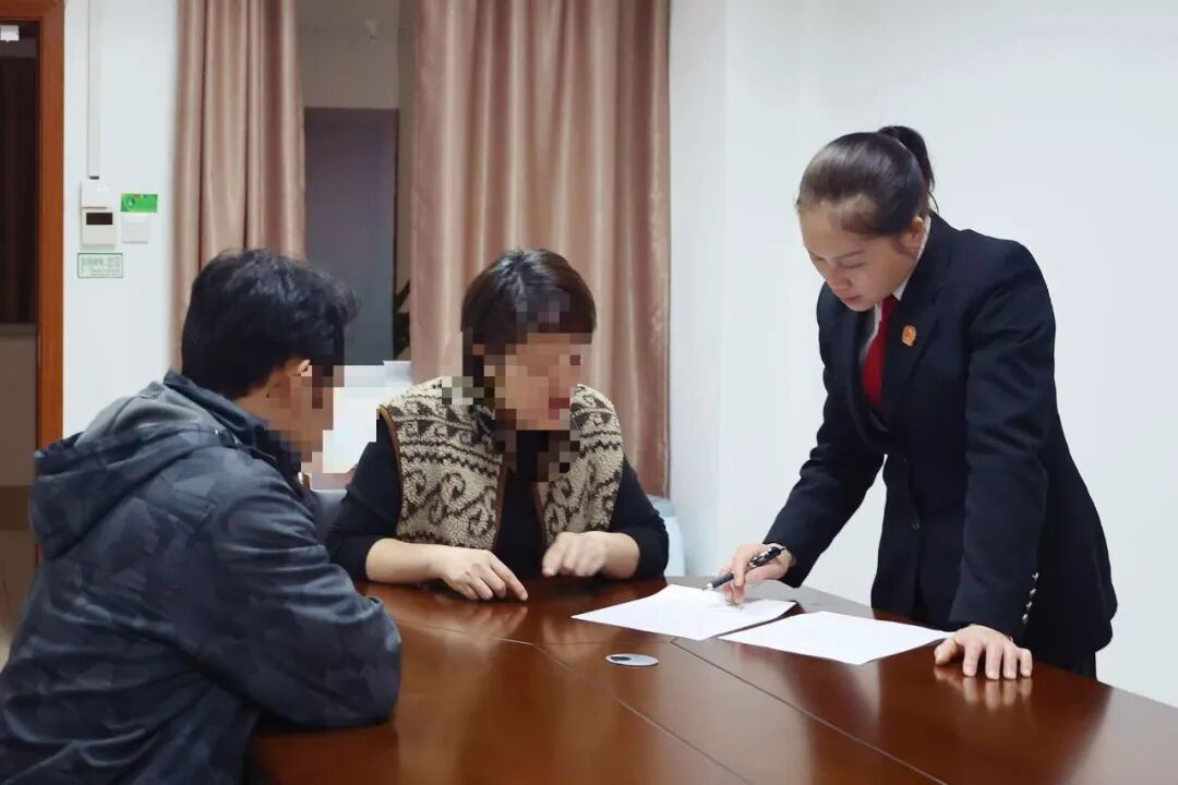 【榜样】柳州市优秀共产党员兰宪华:深耕司法三十载,忠诚践行法治为民4.png