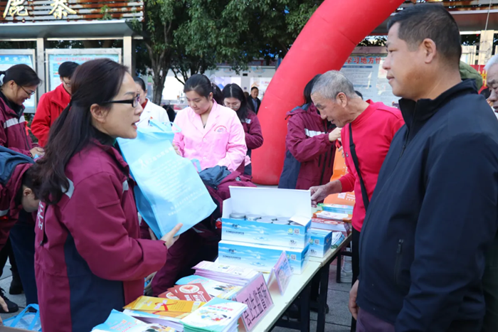 【榜样】鹿寨县优秀党务工作者陈献军:党建引领淬初心 实干担当践使命3.png