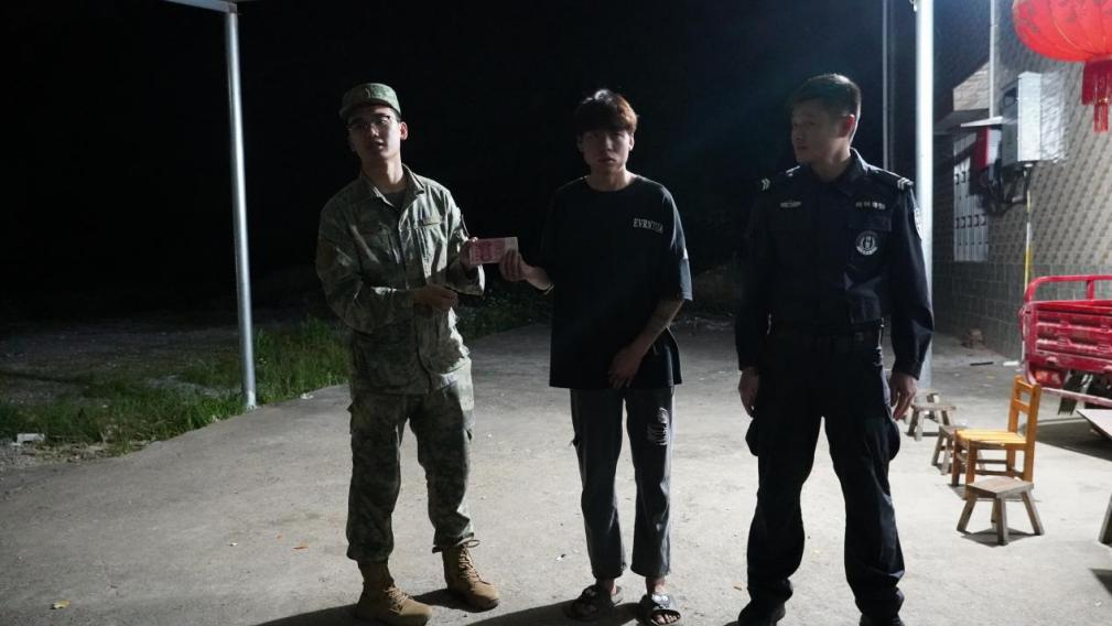 关于严禁捡拾、买卖和私存未爆弹药的通告5.png