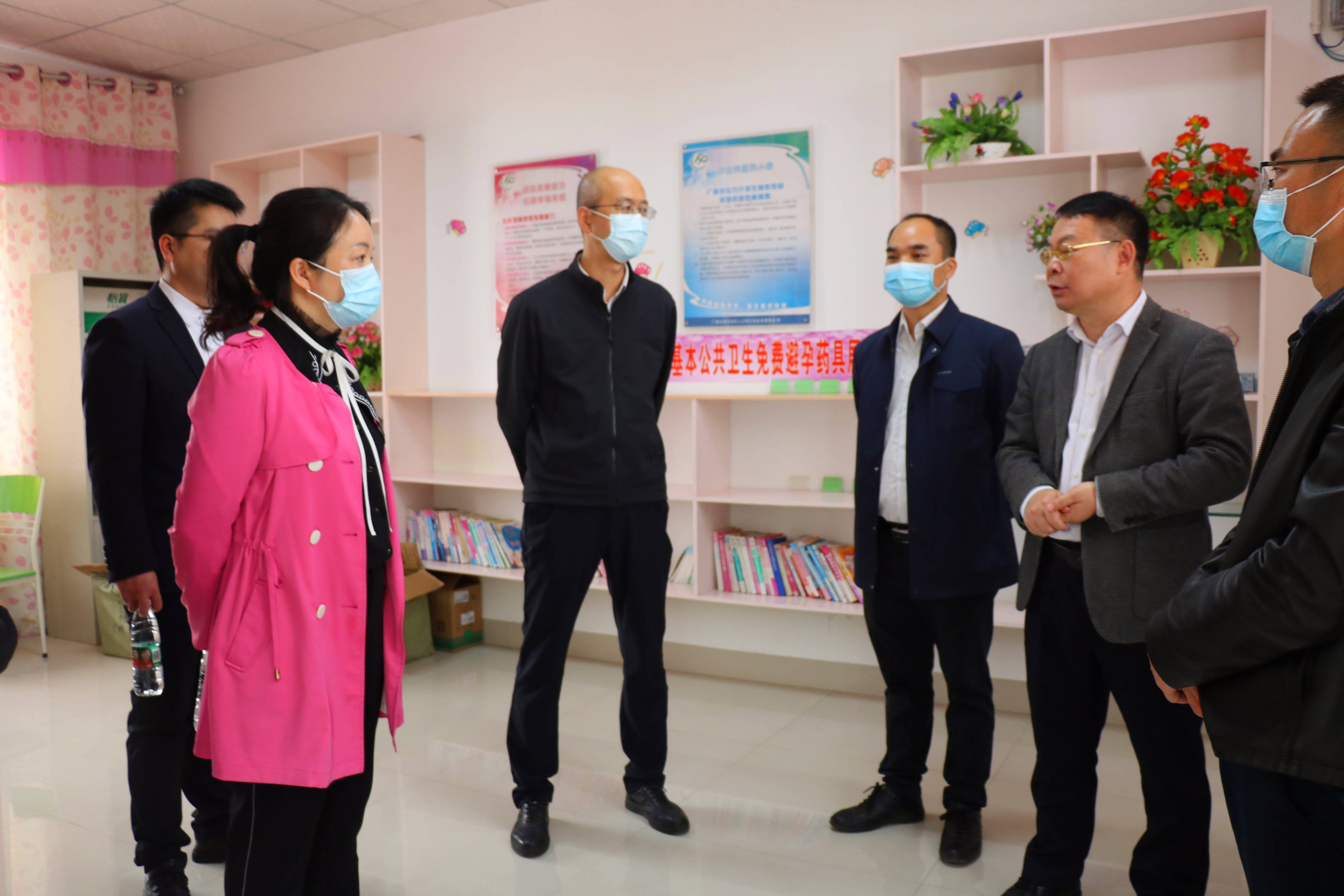 柳州市卫健委PCIC项目工作指导组来鹿调研1.jpg