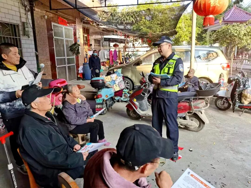 柳州老人注意!交警上门“送安全”,这些提醒要记牢3.png