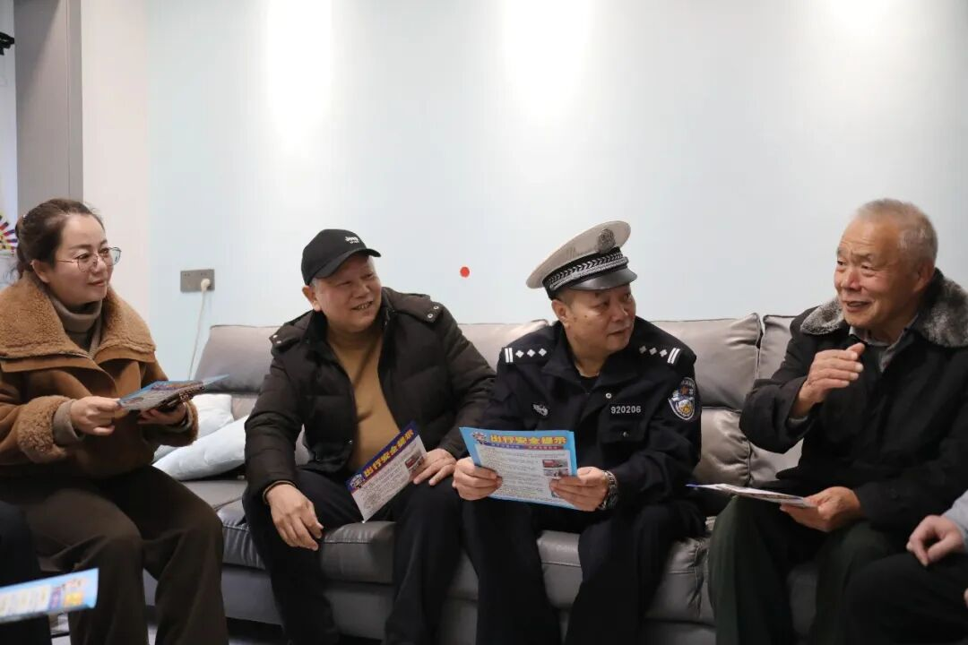 柳州老人注意!交警上门“送安全”,这些提醒要记牢7.png