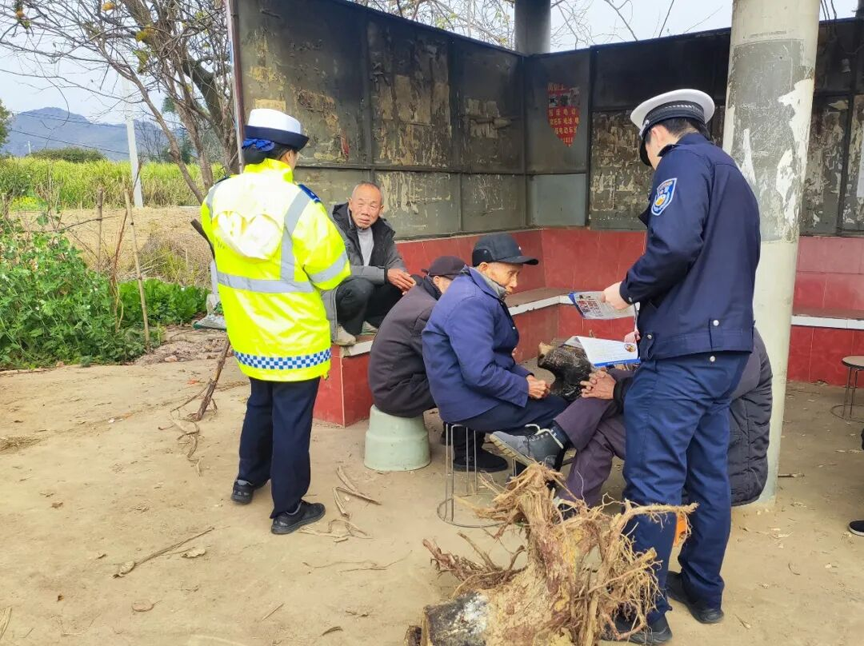 柳州老人注意!交警上门“送安全”,这些提醒要记牢11.png