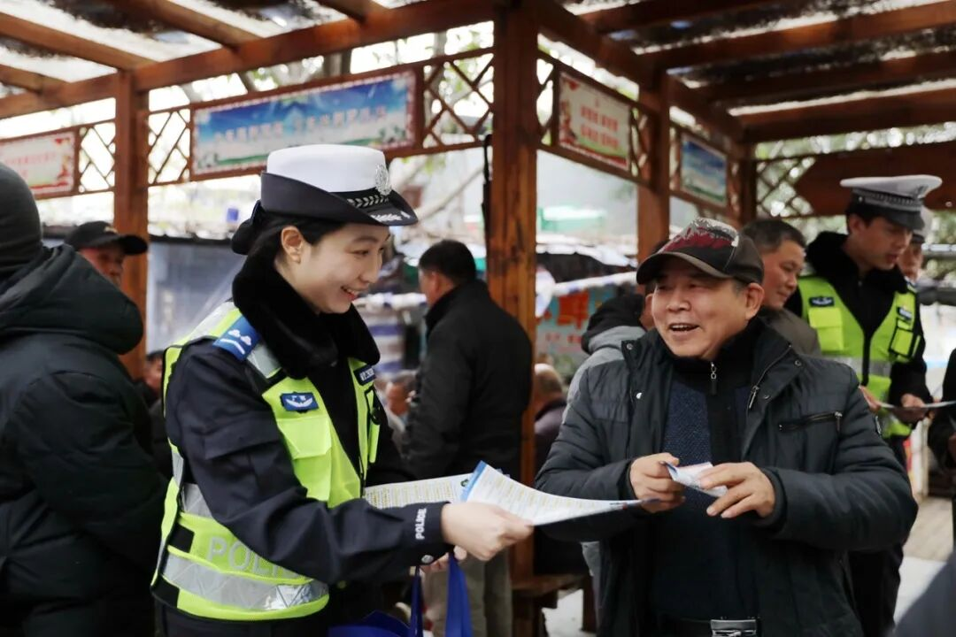柳州老人注意!交警上门“送安全”,这些提醒要记牢14.png