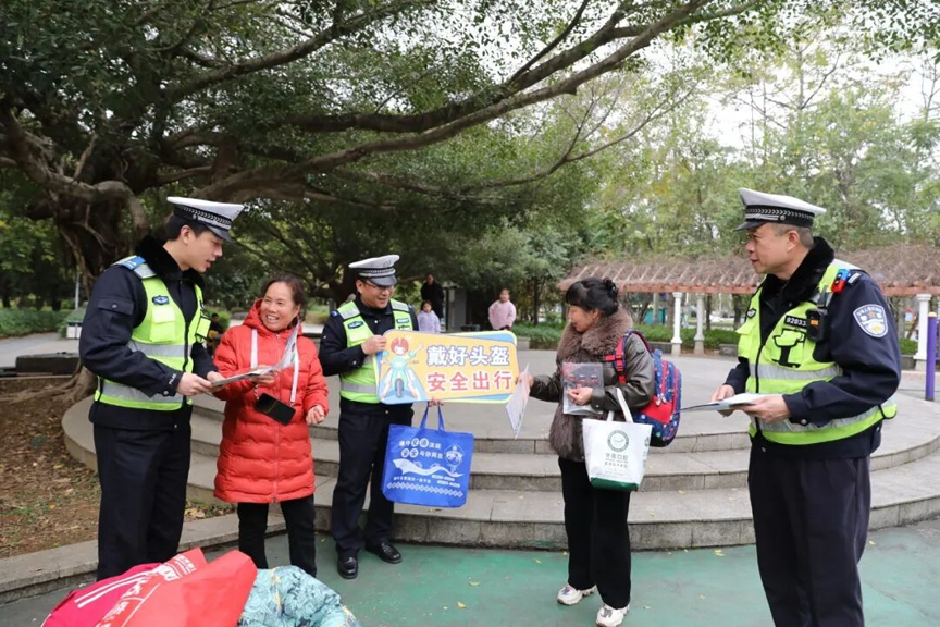 柳州老人注意!交警上门“送安全”,这些提醒要记牢20.png