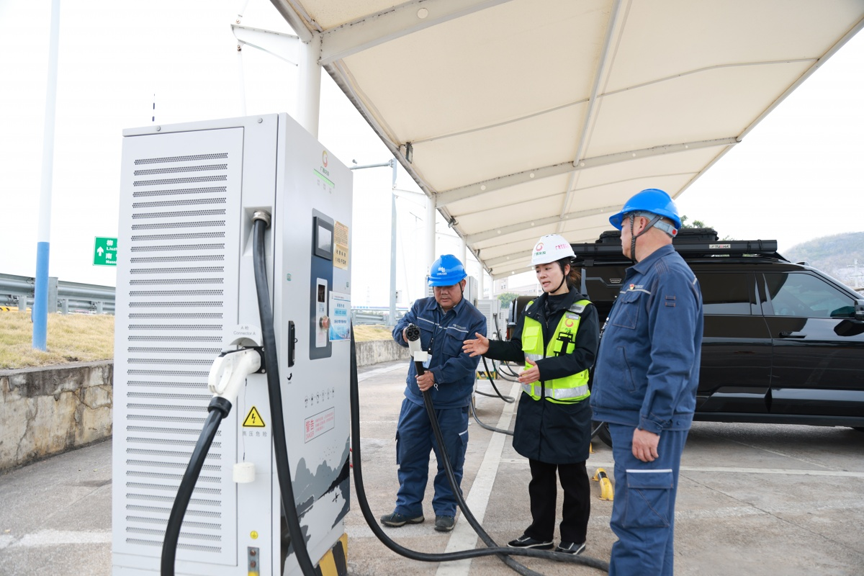 【网络中国节·春节】柳州鹿寨供电局:护航春运出行 电力保障先行1.png