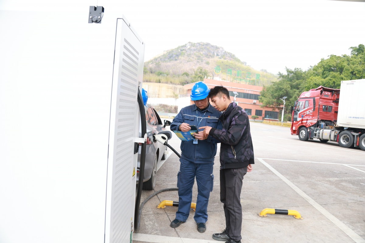 【网络中国节·春节】柳州鹿寨供电局:护航春运出行 电力保障先行4.png