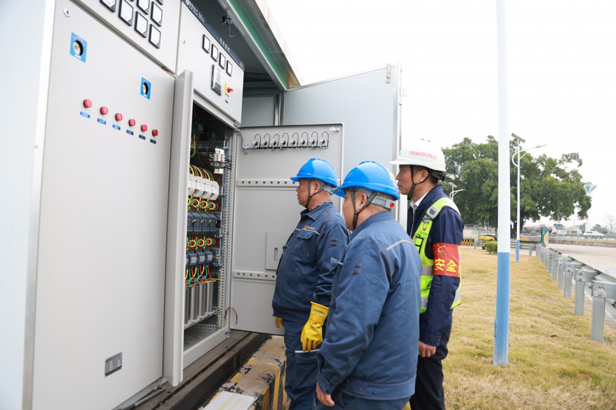 【网络中国节·春节】柳州鹿寨供电局:护航春运出行 电力保障先行5.png