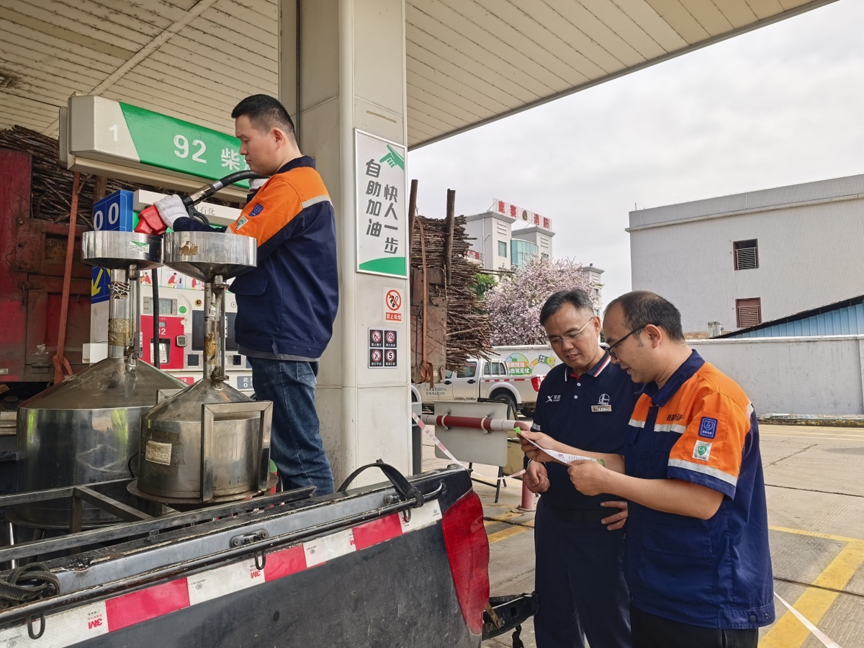 鹿寨县全面开展燃油加油机周期强制检定.png