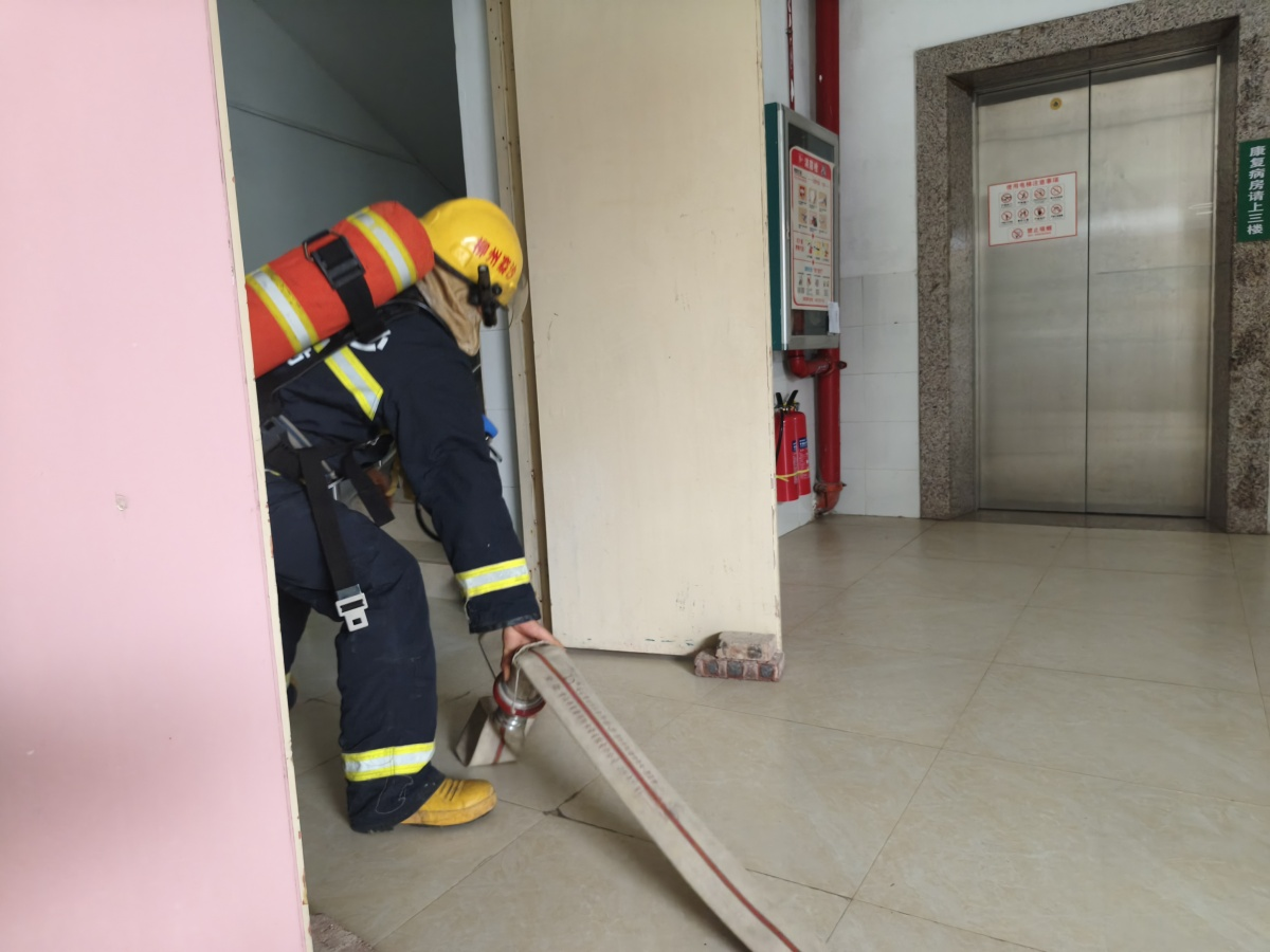 开展消防应急实战演练,筑牢基层医疗安全防线11.png