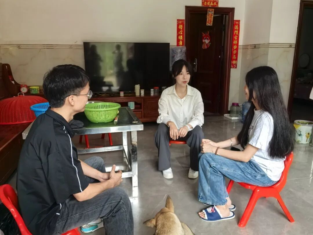 【人大代表风采】刘颖茜:立足“三农”岗位,履职为民助力乡村振兴3.png